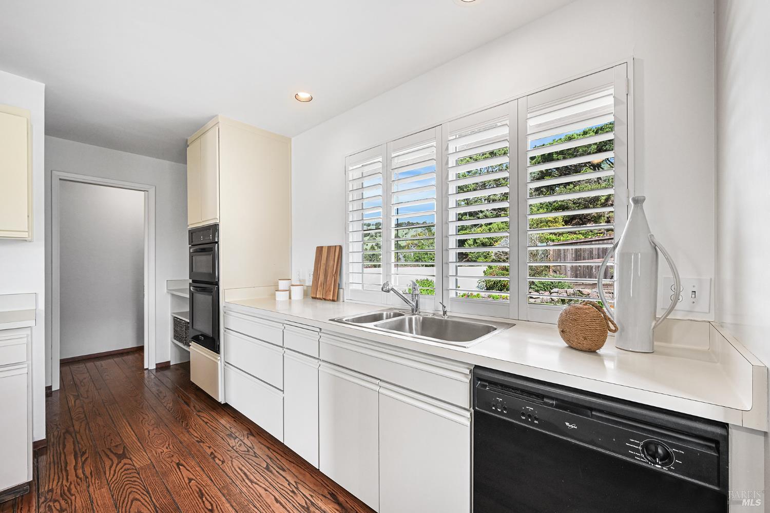 Detail Gallery Image 18 of 47 For 260 Blackfield Dr, Tiburon,  CA 94920 - 4 Beds | 2/1 Baths