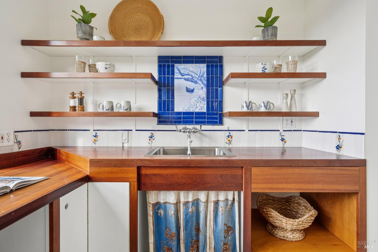 Detail Gallery Image 44 of 51 For 532 Virginia Dr, Tiburon,  CA 94920 - 2 Beds | 1 Baths