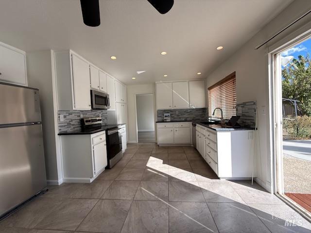 Detail Gallery Image 5 of 55 For 1031 Suffolk Way, Fairfield,  CA 94533 - 4 Beds | 2/1 Baths