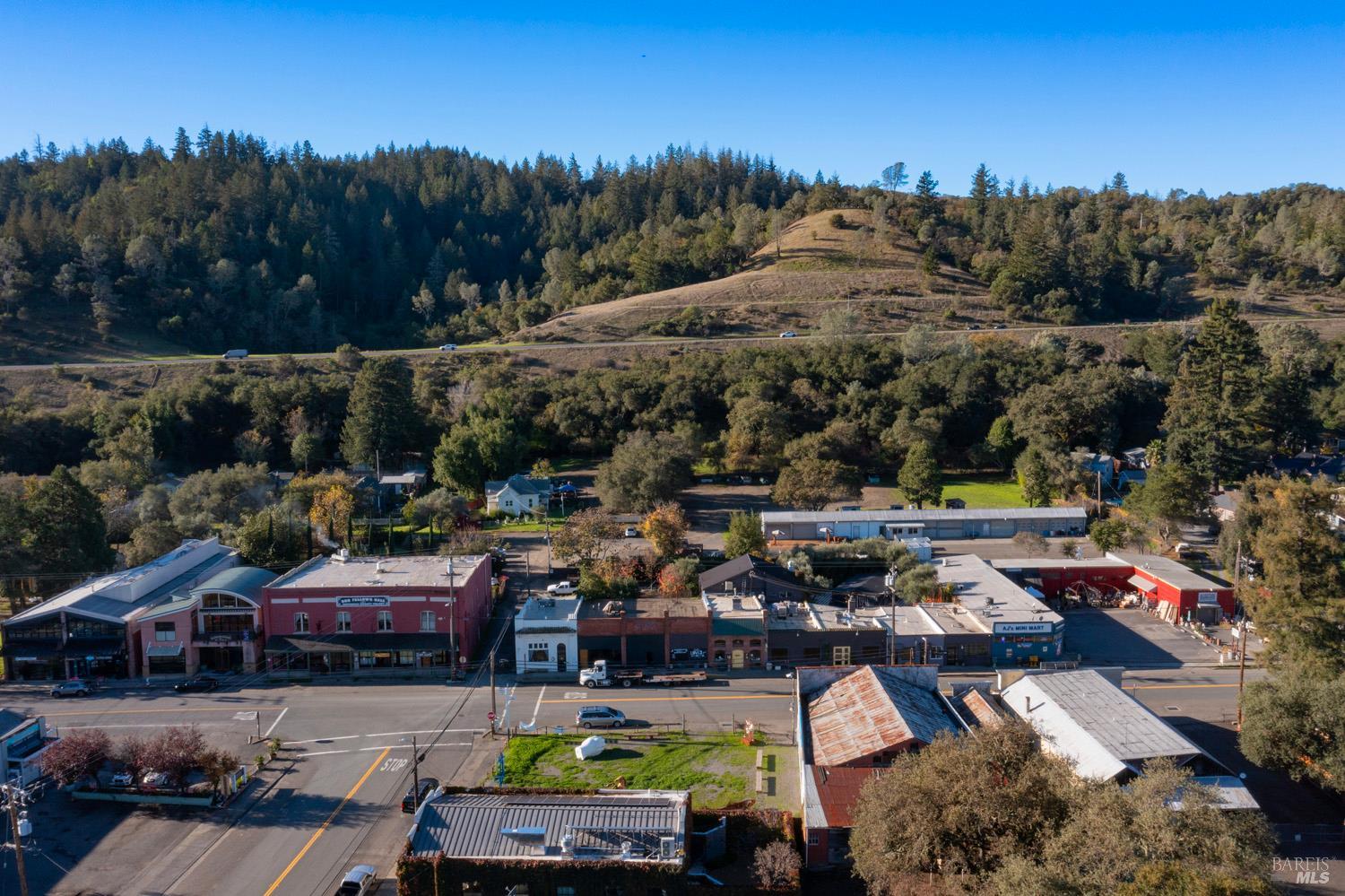 Detail Gallery Image 7 of 12 For 21020 Redwood Hwy, Geyserville,  CA 95441 - – Beds | – Baths