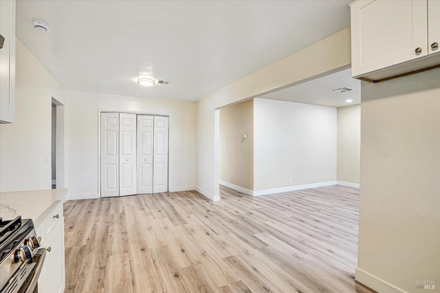 Detail Gallery Image 7 of 32 For 452 Wilshire Ave, Vallejo,  CA 94591 - 4 Beds | 3 Baths