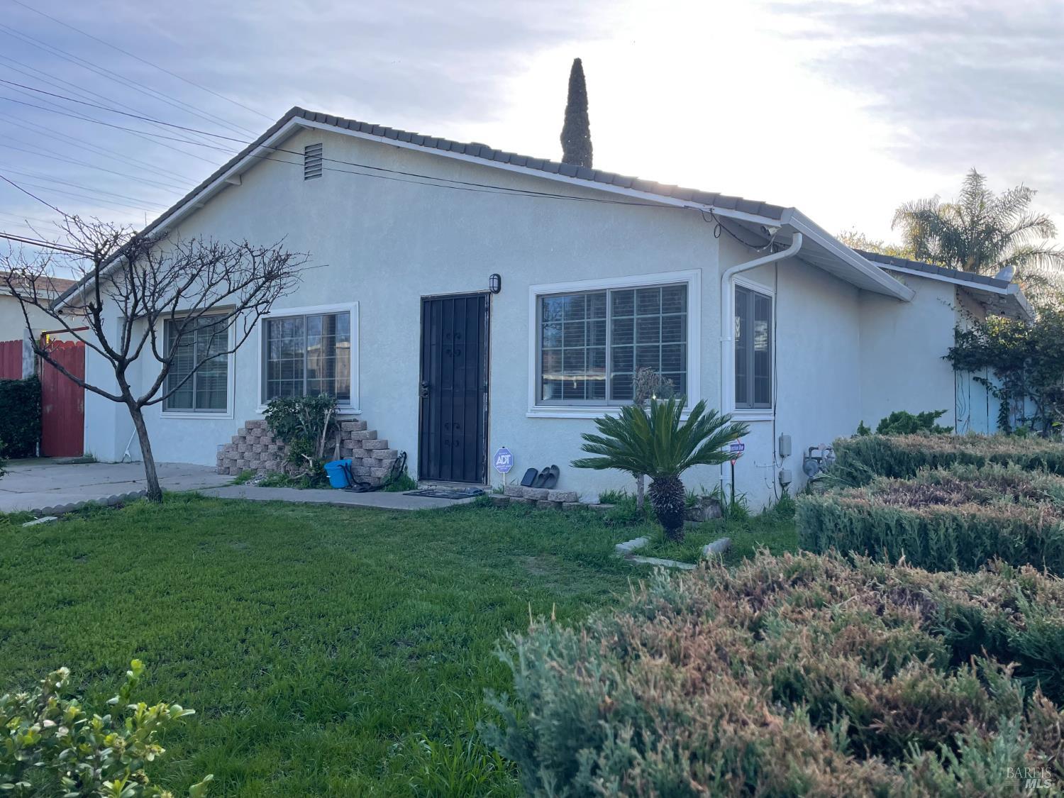 Detail Gallery Image 2 of 3 For 97 Harbor Dr, Bay Point,  CA 94565 - 2 Beds | 1 Baths