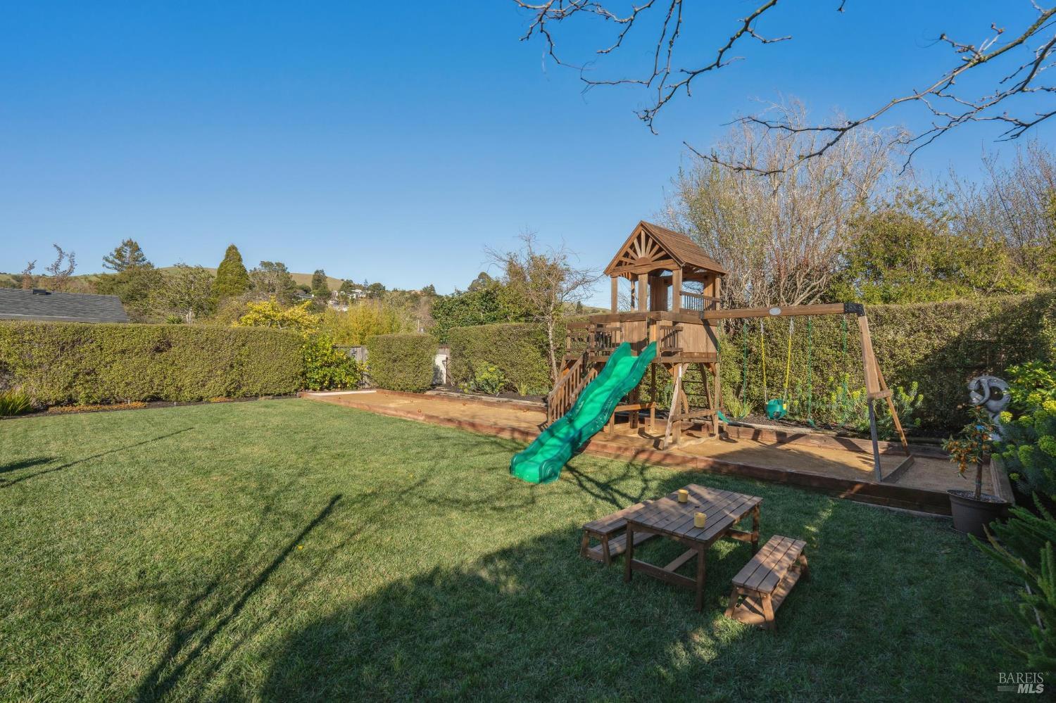 Detail Gallery Image 38 of 54 For 122 Blackfield Dr, Tiburon,  CA 94920 - 2 Beds | 2 Baths