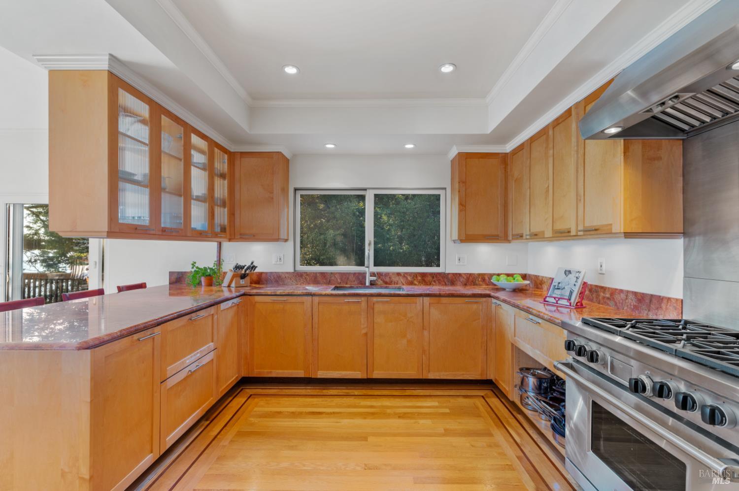 Detail Gallery Image 13 of 47 For 266 Bayview Ave, Belvedere,  CA 94920 - 5 Beds | 3/1 Baths