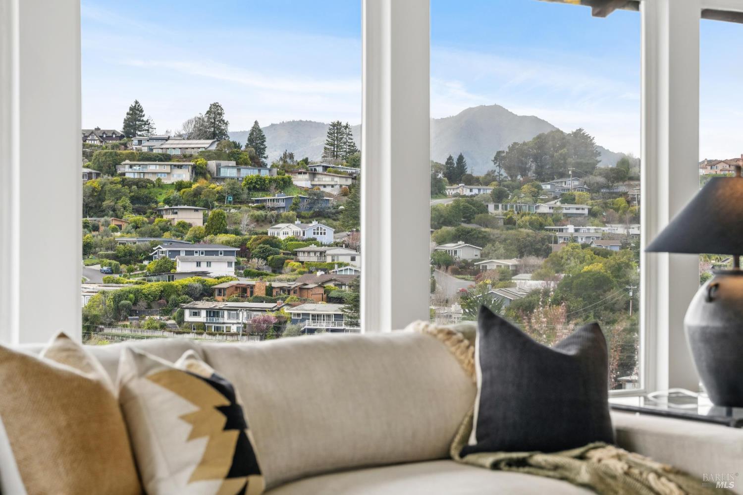 Detail Gallery Image 10 of 51 For 532 Virginia Dr, Tiburon,  CA 94920 - 2 Beds | 1 Baths