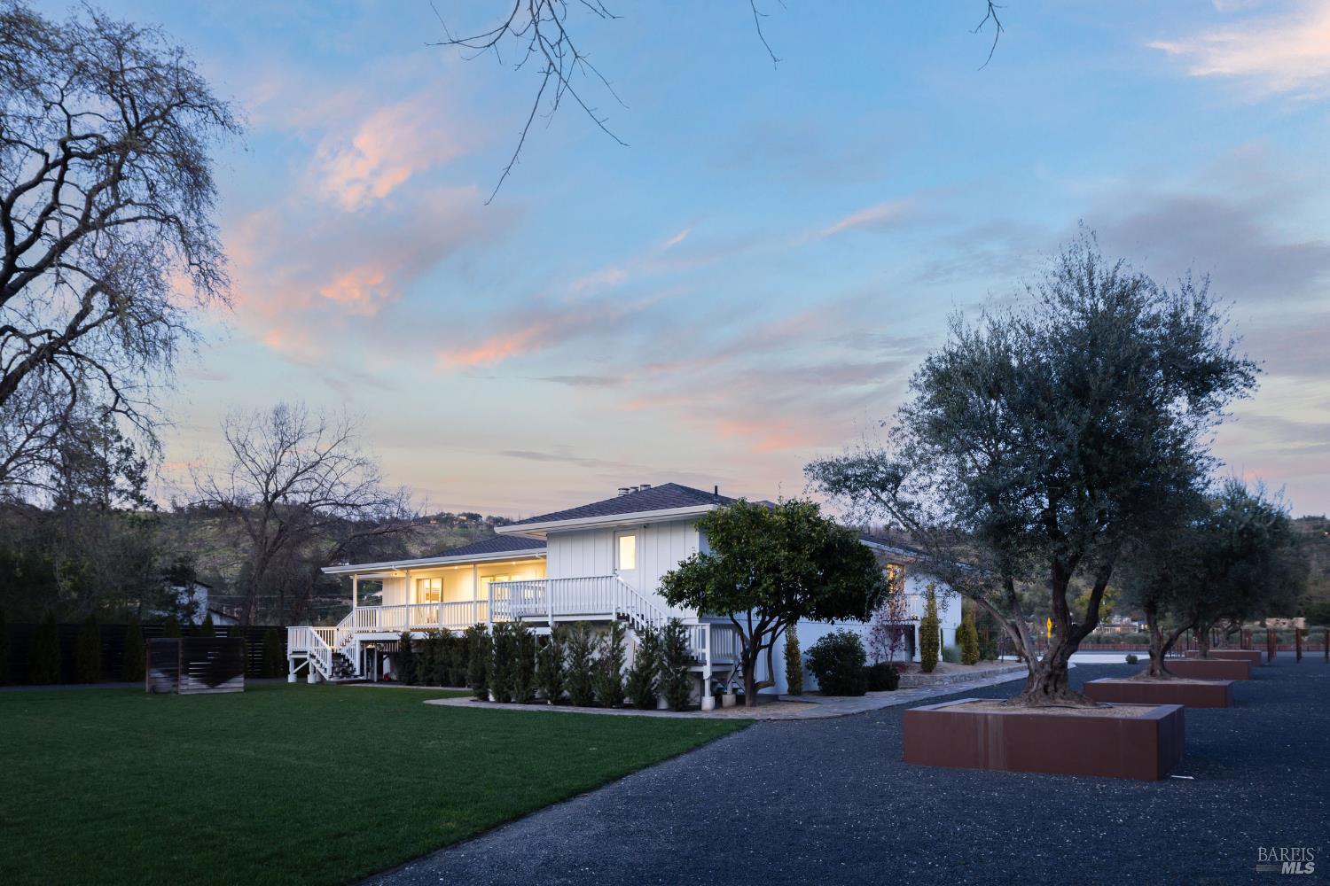 Detail Gallery Image 35 of 37 For 201 Silverado Trl, Saint Helena,  CA 94574 - 3 Beds | 3 Baths