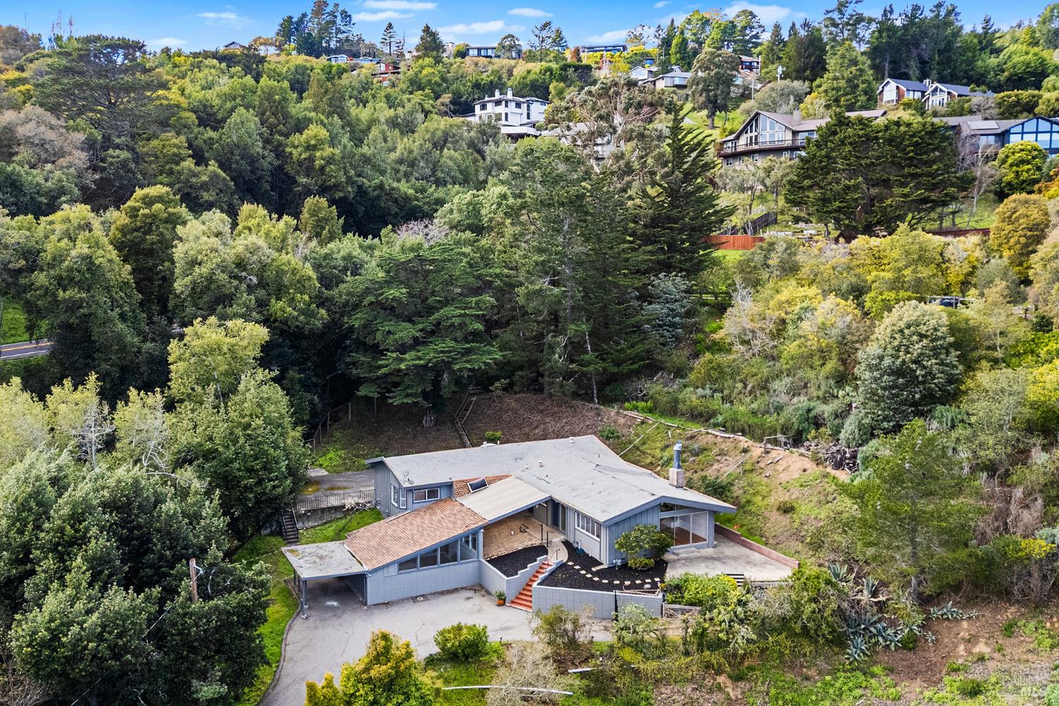 Detail Gallery Image 3 of 65 For 11 Hollyhock Ct, Mill Valley,  CA 94941 - 4 Beds | 2/1 Baths