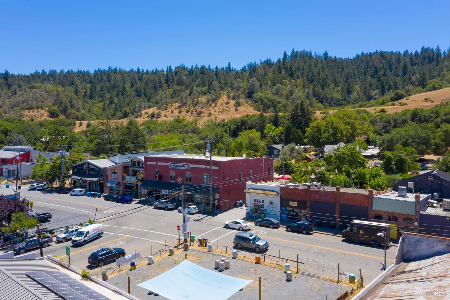 Detail Gallery Image 10 of 12 For 21020 Redwood Hwy, Geyserville,  CA 95441 - – Beds | – Baths