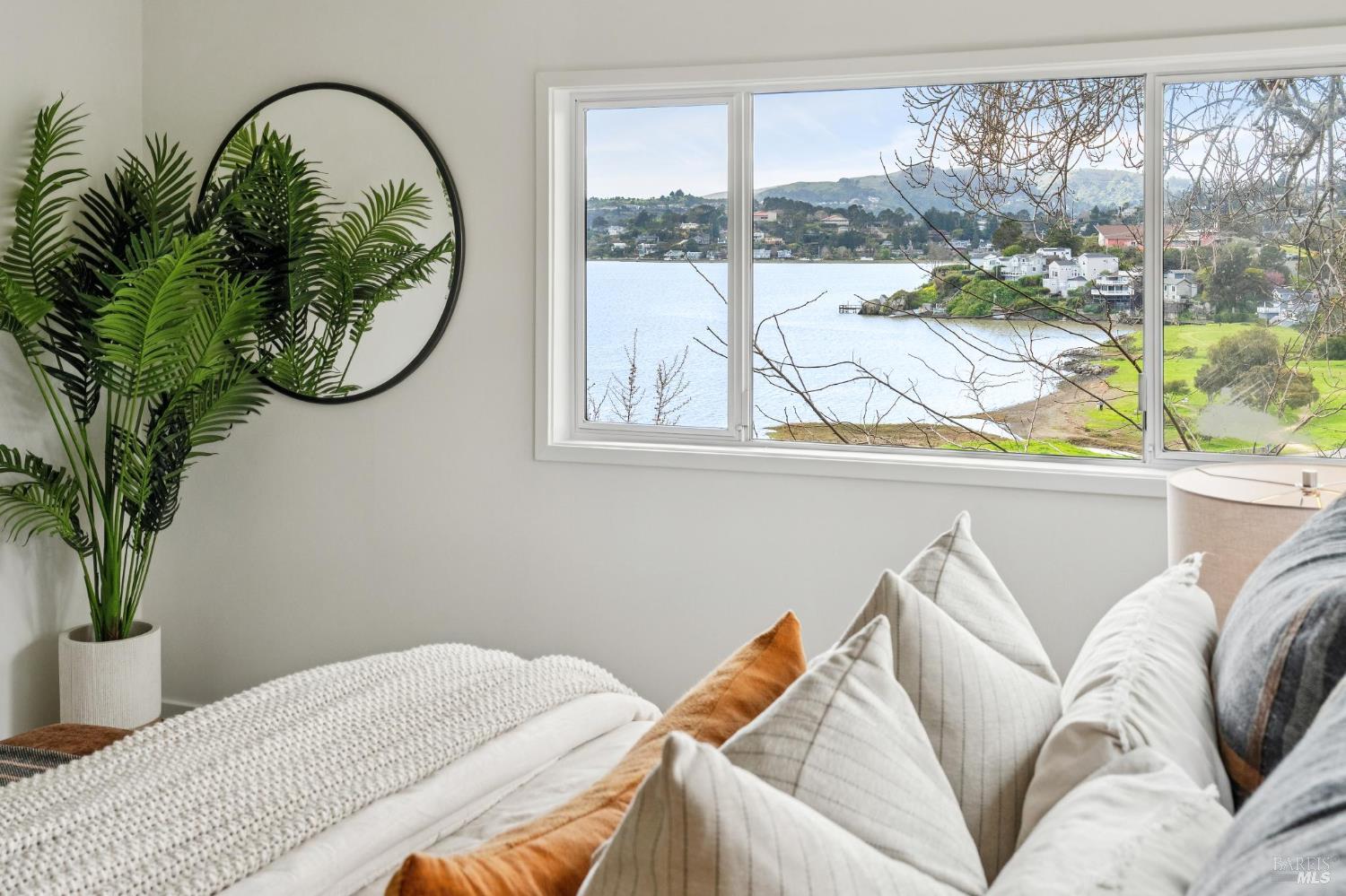 Detail Gallery Image 24 of 51 For 532 Virginia Dr, Tiburon,  CA 94920 - 2 Beds | 1 Baths