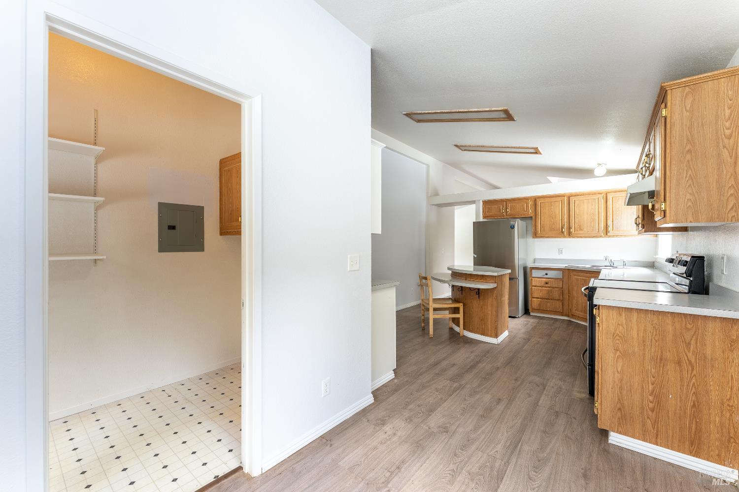 Detail Gallery Image 7 of 27 For 5751 Ridgewood Rd, Willits,  CA 95490 - 3 Beds | 2 Baths