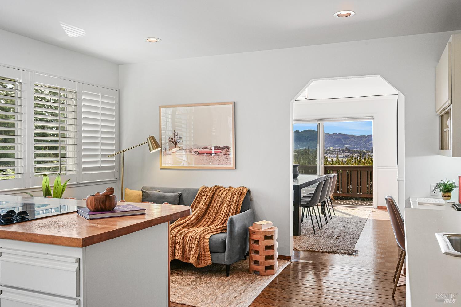 Detail Gallery Image 19 of 47 For 260 Blackfield Dr, Tiburon,  CA 94920 - 4 Beds | 2/1 Baths