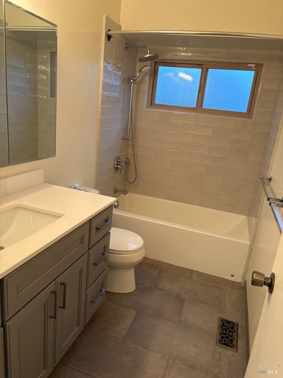 Detail Gallery Image 8 of 26 For 323 Bolinas Rd, Fairfax,  CA 94930 - 2 Beds | 1/1 Baths