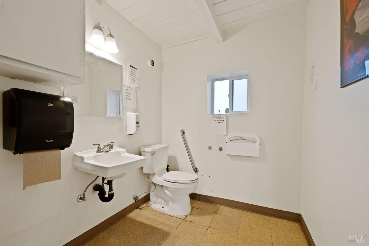 Detail Gallery Image 18 of 36 For 14092 Lakeshore Dr, Clearlake,  CA 95422 - – Beds | – Baths