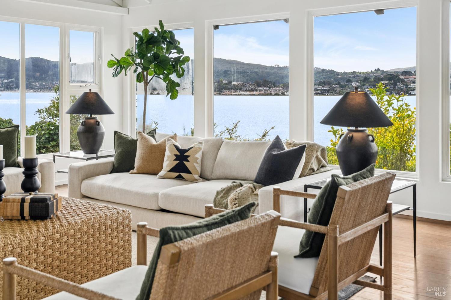 Detail Gallery Image 4 of 51 For 532 Virginia Dr, Tiburon,  CA 94920 - 2 Beds | 1 Baths