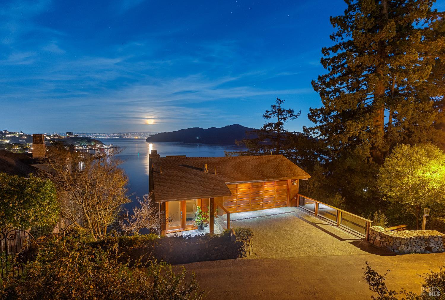 Detail Gallery Image 2 of 47 For 266 Bayview Ave, Belvedere,  CA 94920 - 5 Beds | 3/1 Baths