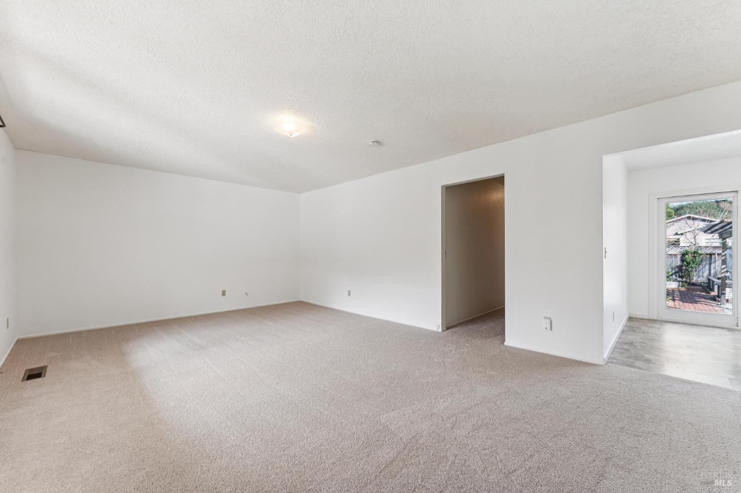 Detail Gallery Image 9 of 59 For 18023 Mulberry Ave, Sonoma,  CA 95476 - 2 Beds | 1 Baths