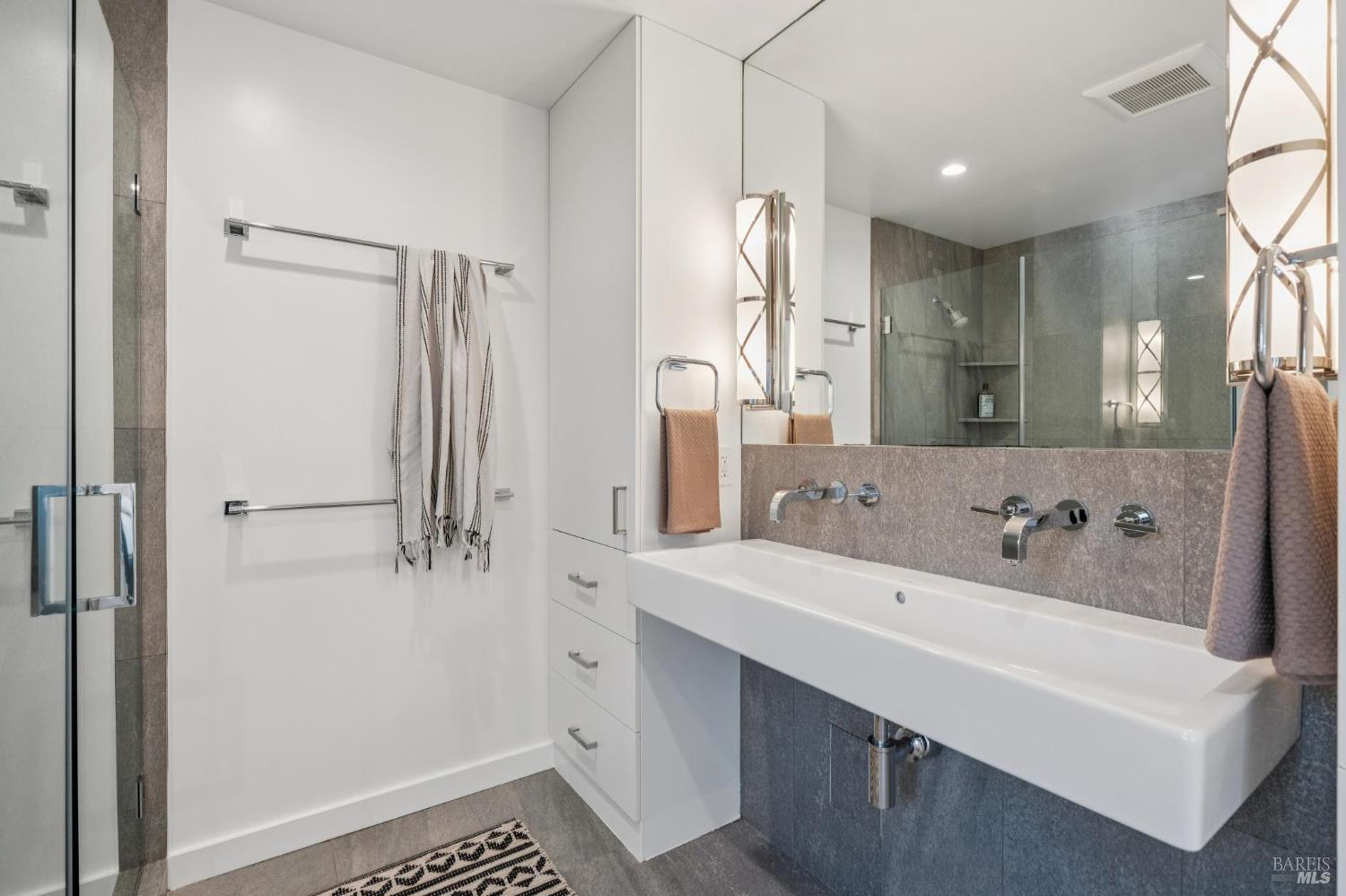 Detail Gallery Image 22 of 54 For 122 Blackfield Dr, Tiburon,  CA 94920 - 2 Beds | 2 Baths