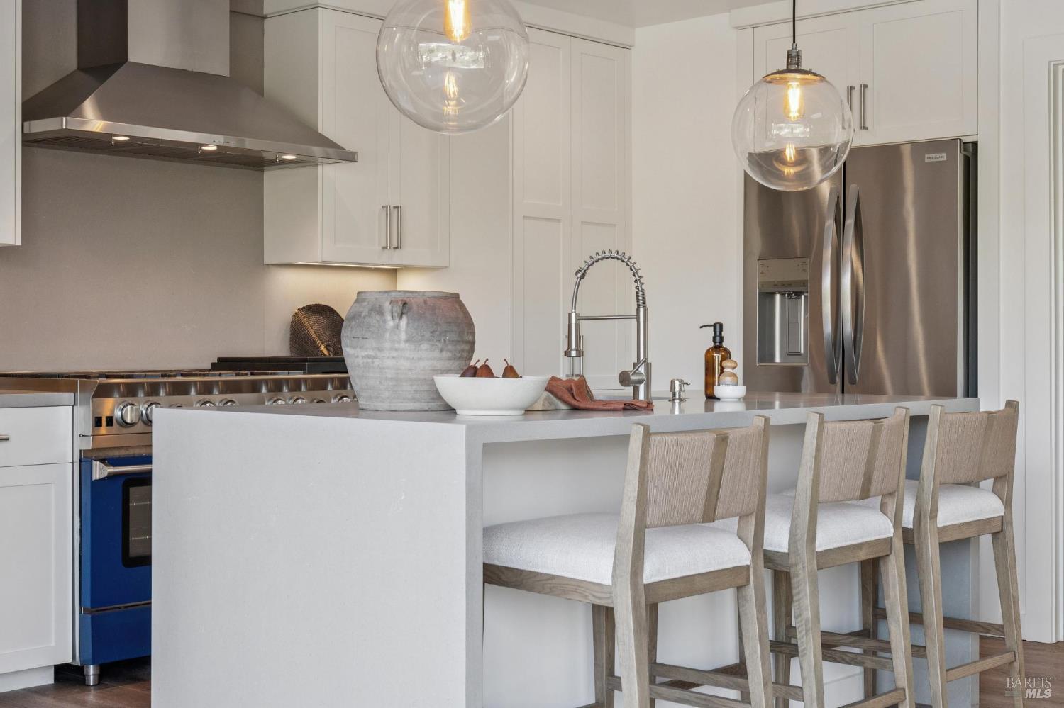 Detail Gallery Image 9 of 54 For 122 Blackfield Dr, Tiburon,  CA 94920 - 2 Beds | 2 Baths