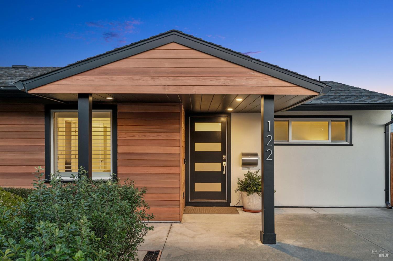 Detail Gallery Image 2 of 54 For 122 Blackfield Dr, Tiburon,  CA 94920 - 2 Beds | 2 Baths