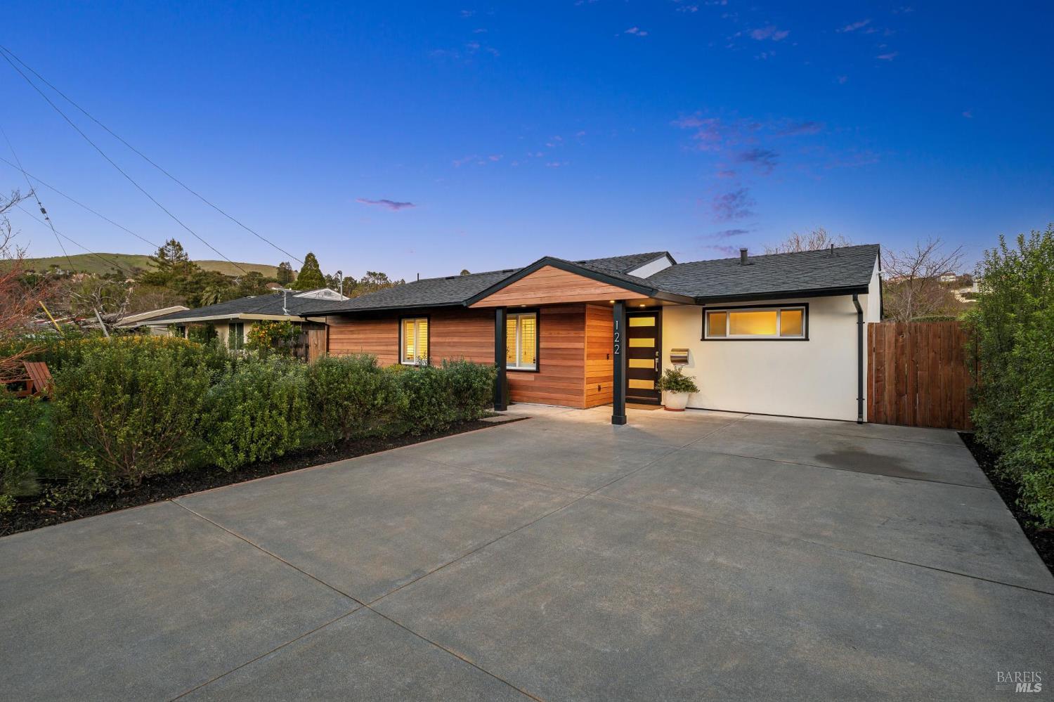 Detail Gallery Image 52 of 54 For 122 Blackfield Dr, Tiburon,  CA 94920 - 2 Beds | 2 Baths