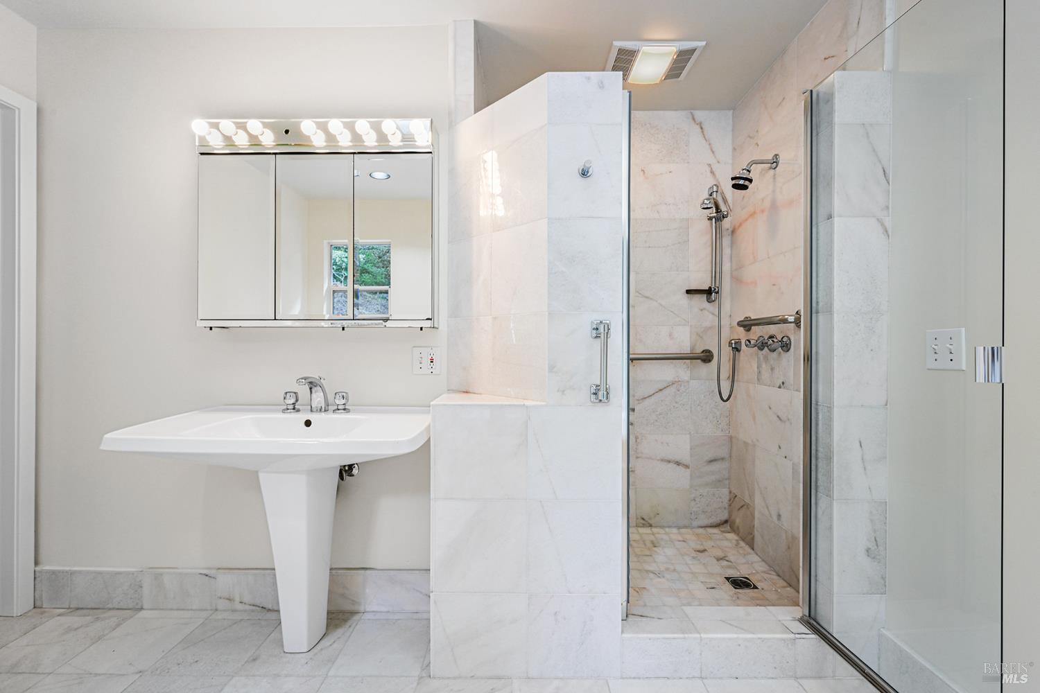 Detail Gallery Image 32 of 65 For 11 Hollyhock Ct, Mill Valley,  CA 94941 - 4 Beds | 2/1 Baths