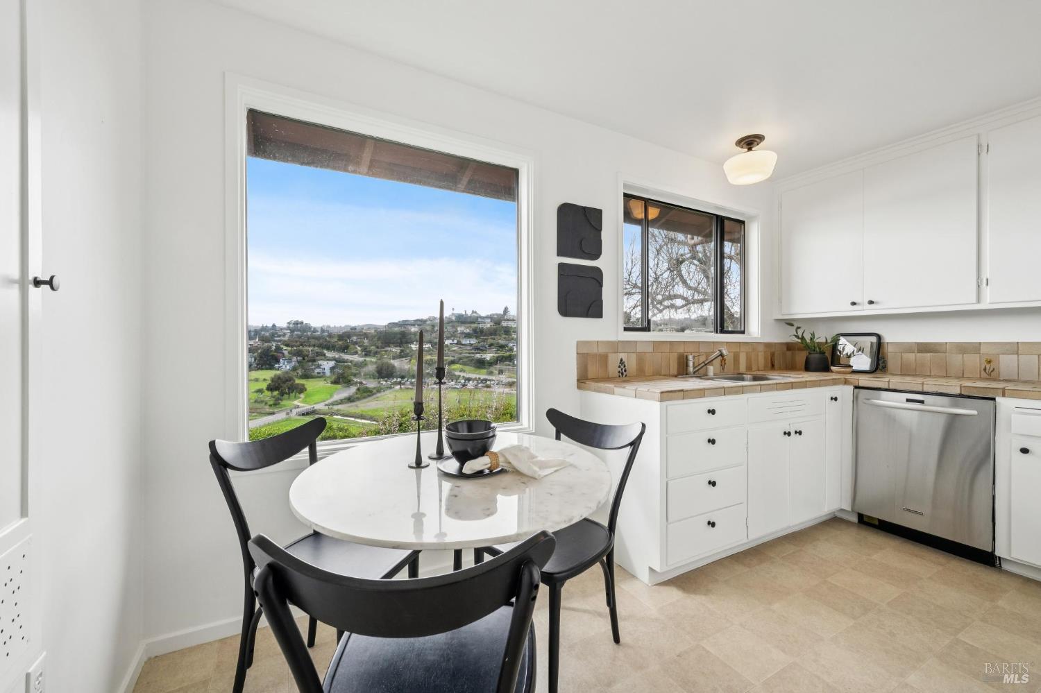 Detail Gallery Image 19 of 51 For 532 Virginia Dr, Tiburon,  CA 94920 - 2 Beds | 1 Baths