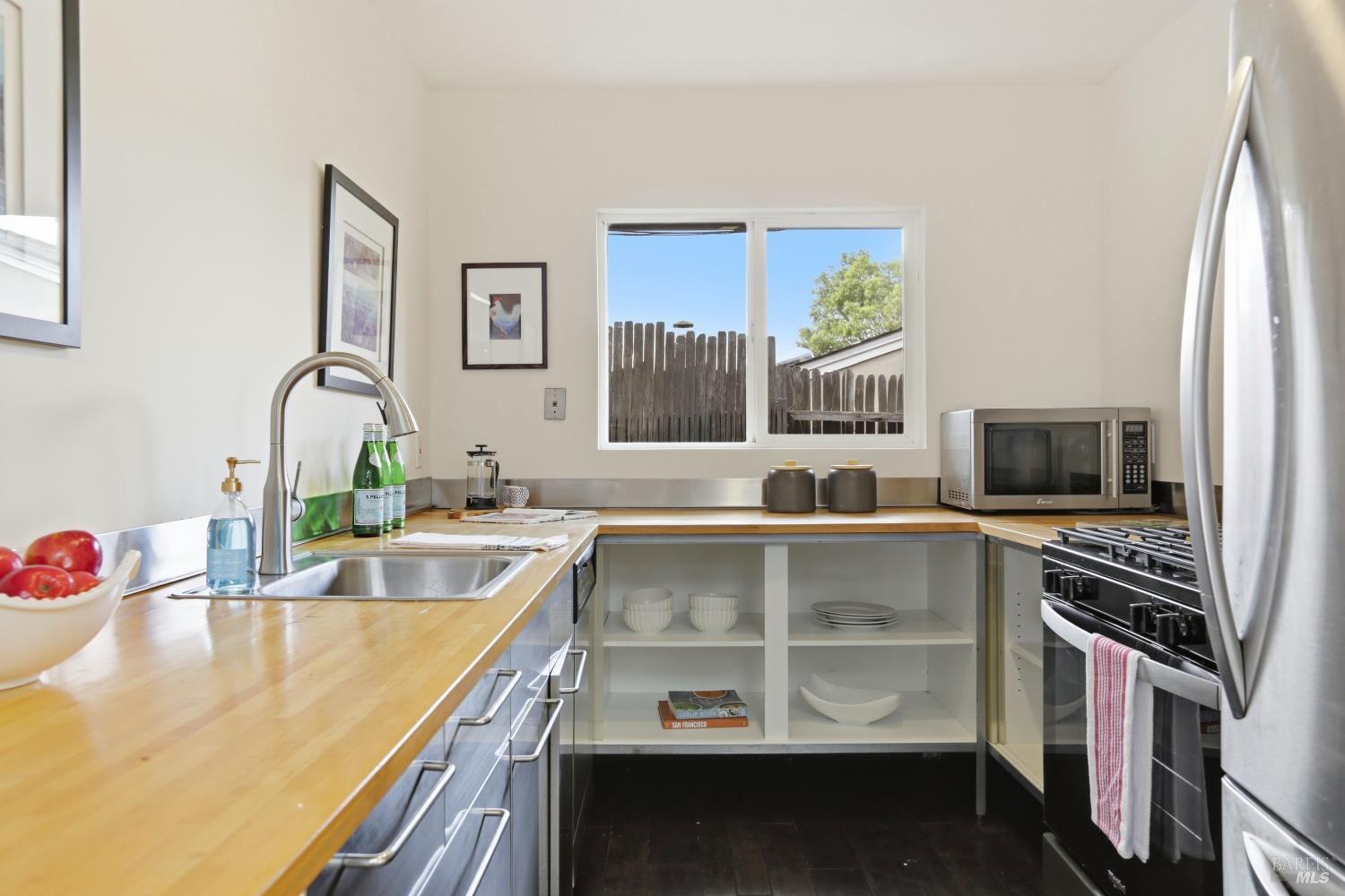 Detail Gallery Image 7 of 22 For 350 Karen Way, Belvedere Tiburon,  CA 94920 - 3 Beds | 3 Baths