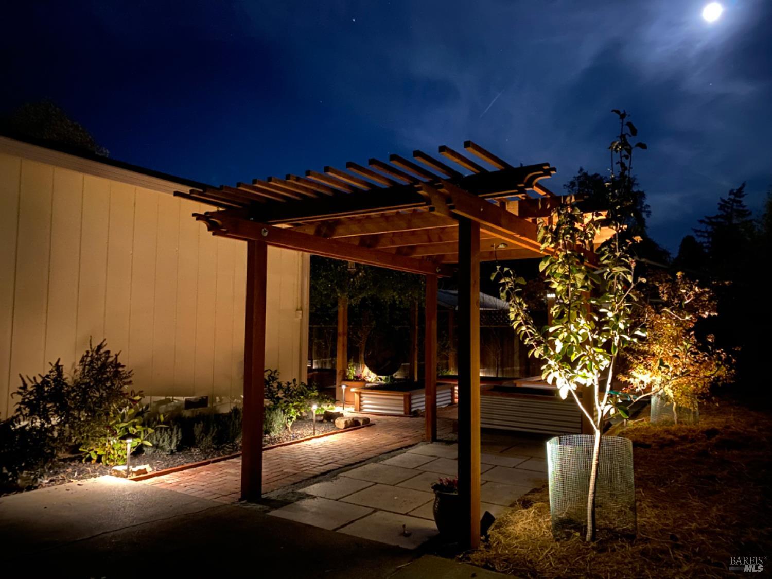 Detail Gallery Image 17 of 59 For 18023 Mulberry Ave, Sonoma,  CA 95476 - 2 Beds | 1 Baths