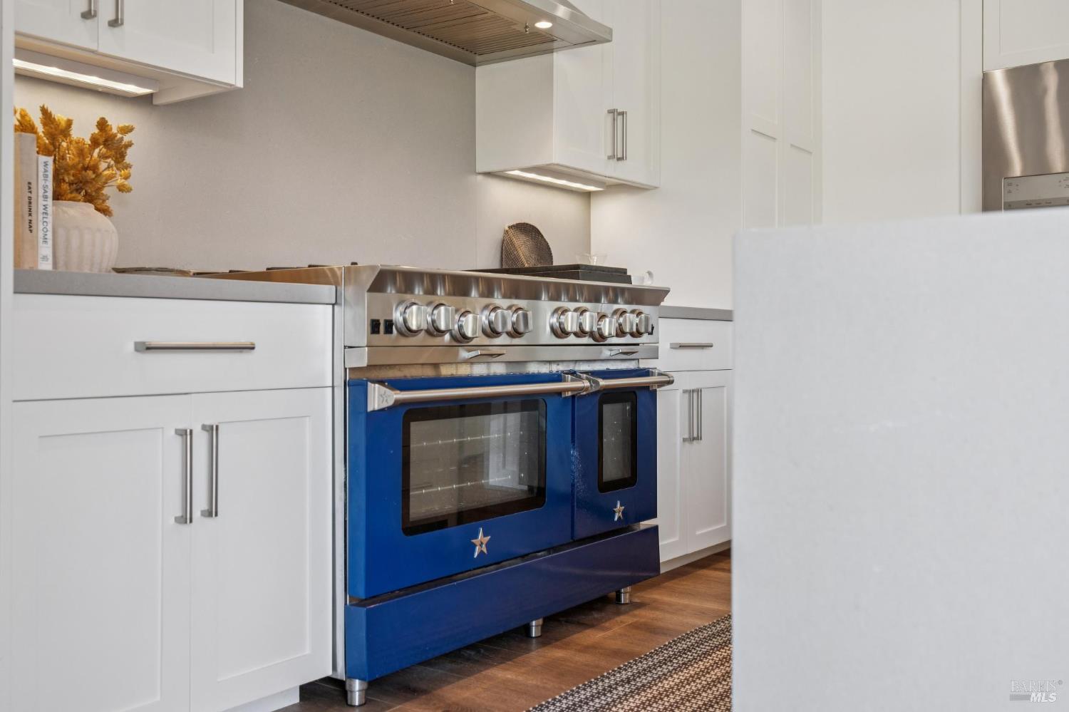 Detail Gallery Image 17 of 54 For 122 Blackfield Dr, Tiburon,  CA 94920 - 2 Beds | 2 Baths