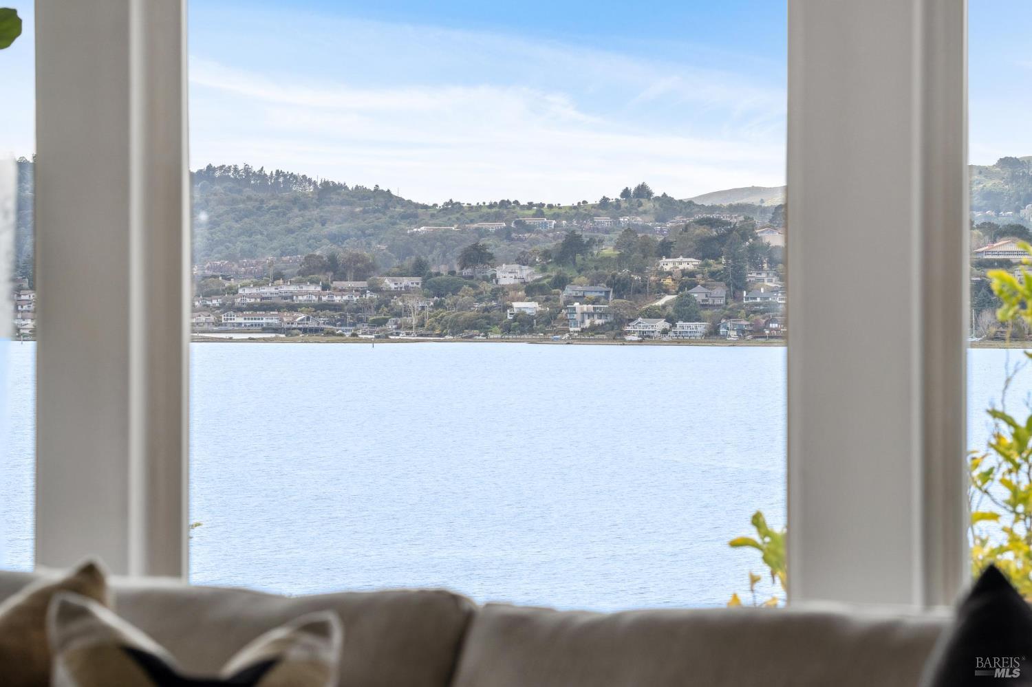 Detail Gallery Image 6 of 51 For 532 Virginia Dr, Tiburon,  CA 94920 - 2 Beds | 1 Baths