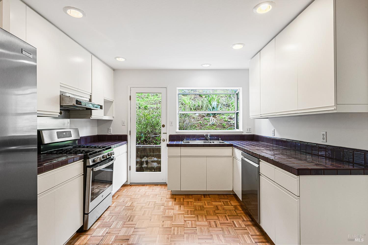 Detail Gallery Image 20 of 65 For 11 Hollyhock Ct, Mill Valley,  CA 94941 - 4 Beds | 2/1 Baths