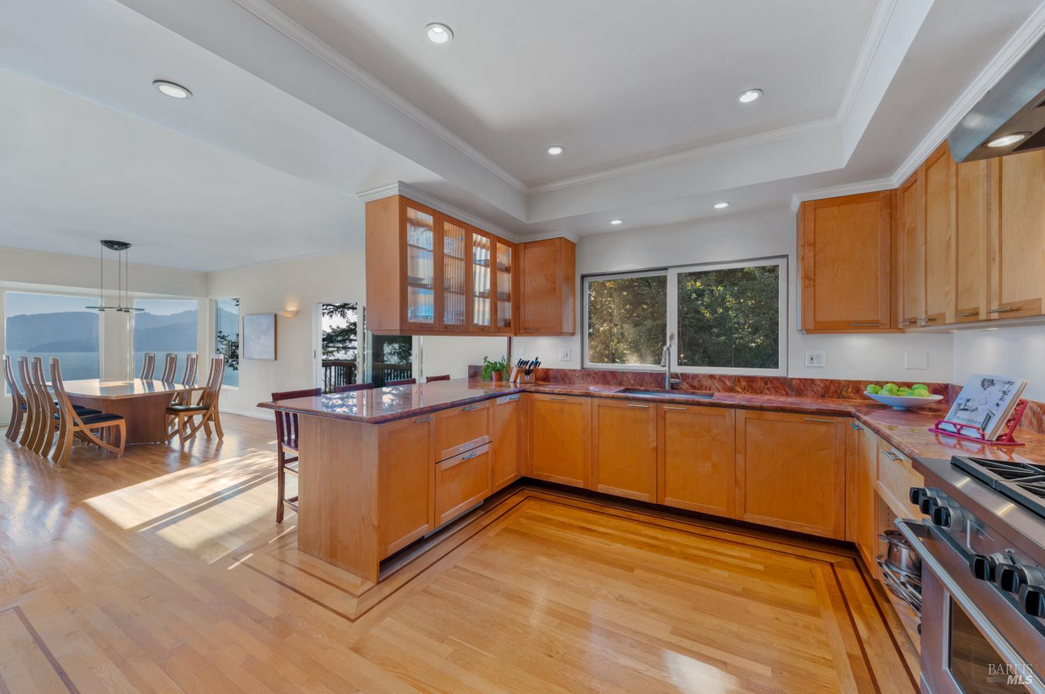 Detail Gallery Image 14 of 47 For 266 Bayview Ave, Belvedere,  CA 94920 - 5 Beds | 3/1 Baths