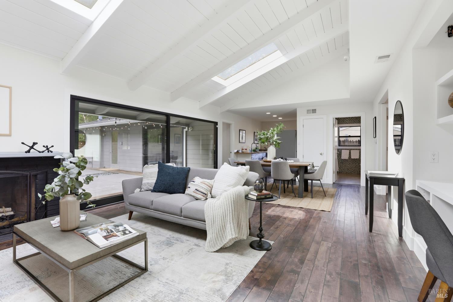 Detail Gallery Image 3 of 22 For 350 Karen Way, Belvedere Tiburon,  CA 94920 - 3 Beds | 3 Baths