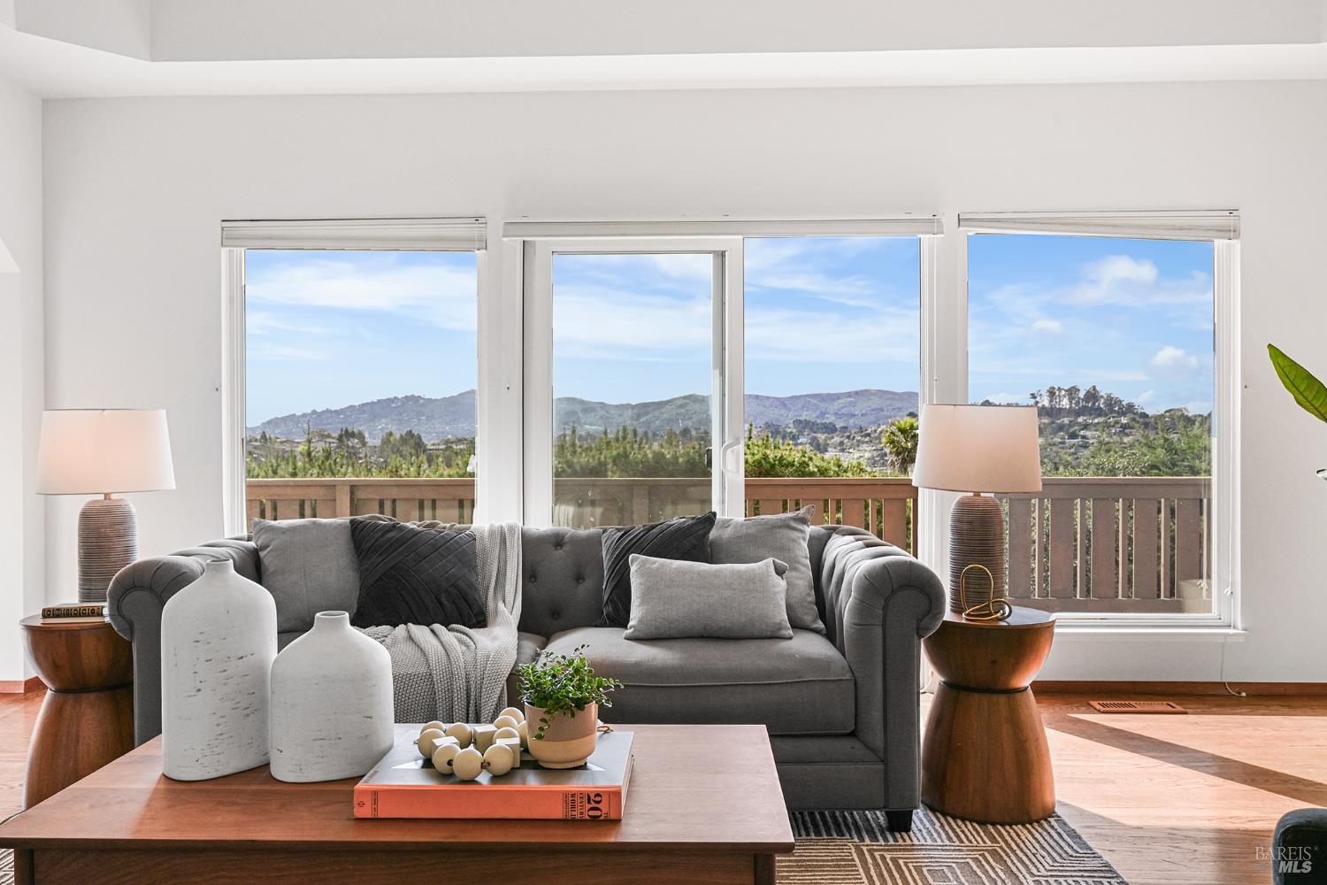 Detail Gallery Image 3 of 47 For 260 Blackfield Dr, Tiburon,  CA 94920 - 4 Beds | 2/1 Baths