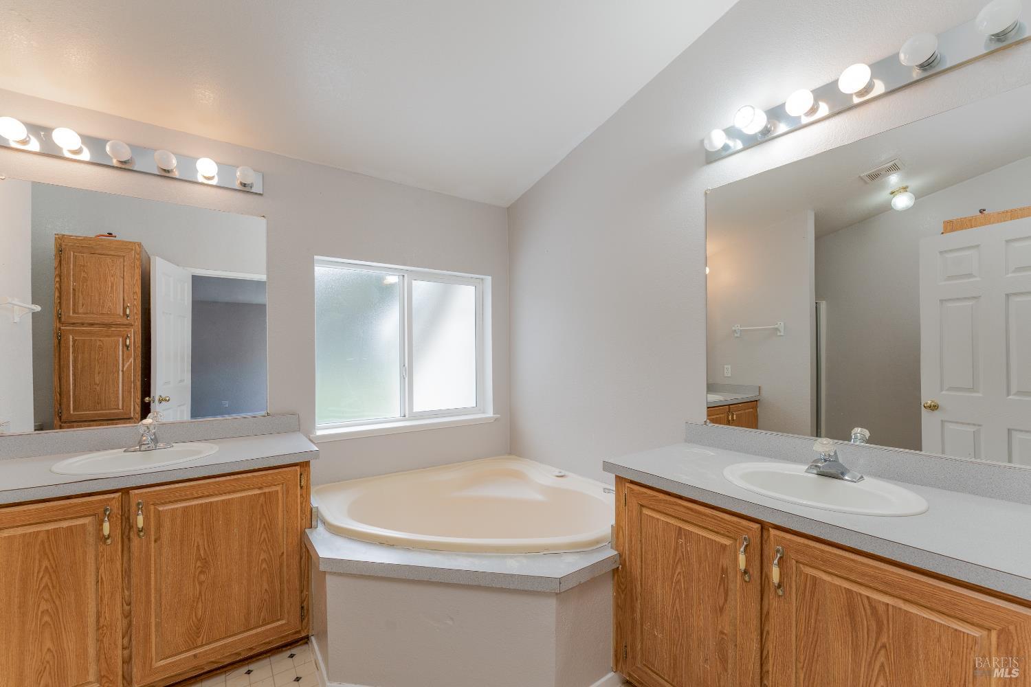 Detail Gallery Image 14 of 27 For 5751 Ridgewood Rd, Willits,  CA 95490 - 3 Beds | 2 Baths