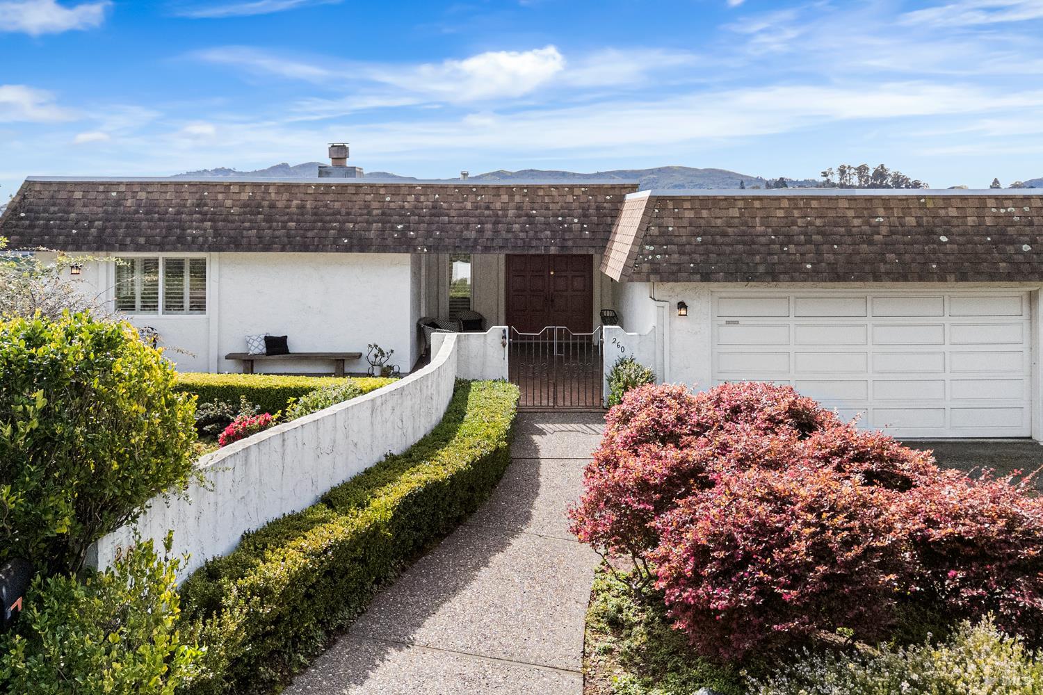 Detail Gallery Image 6 of 47 For 260 Blackfield Dr, Tiburon,  CA 94920 - 4 Beds | 2/1 Baths