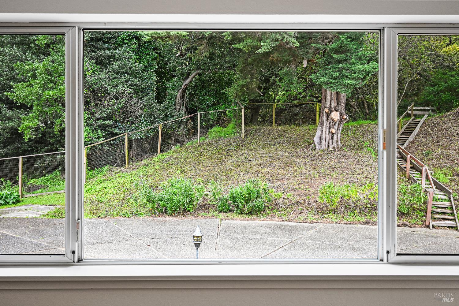 Detail Gallery Image 39 of 65 For 11 Hollyhock Ct, Mill Valley,  CA 94941 - 4 Beds | 2/1 Baths