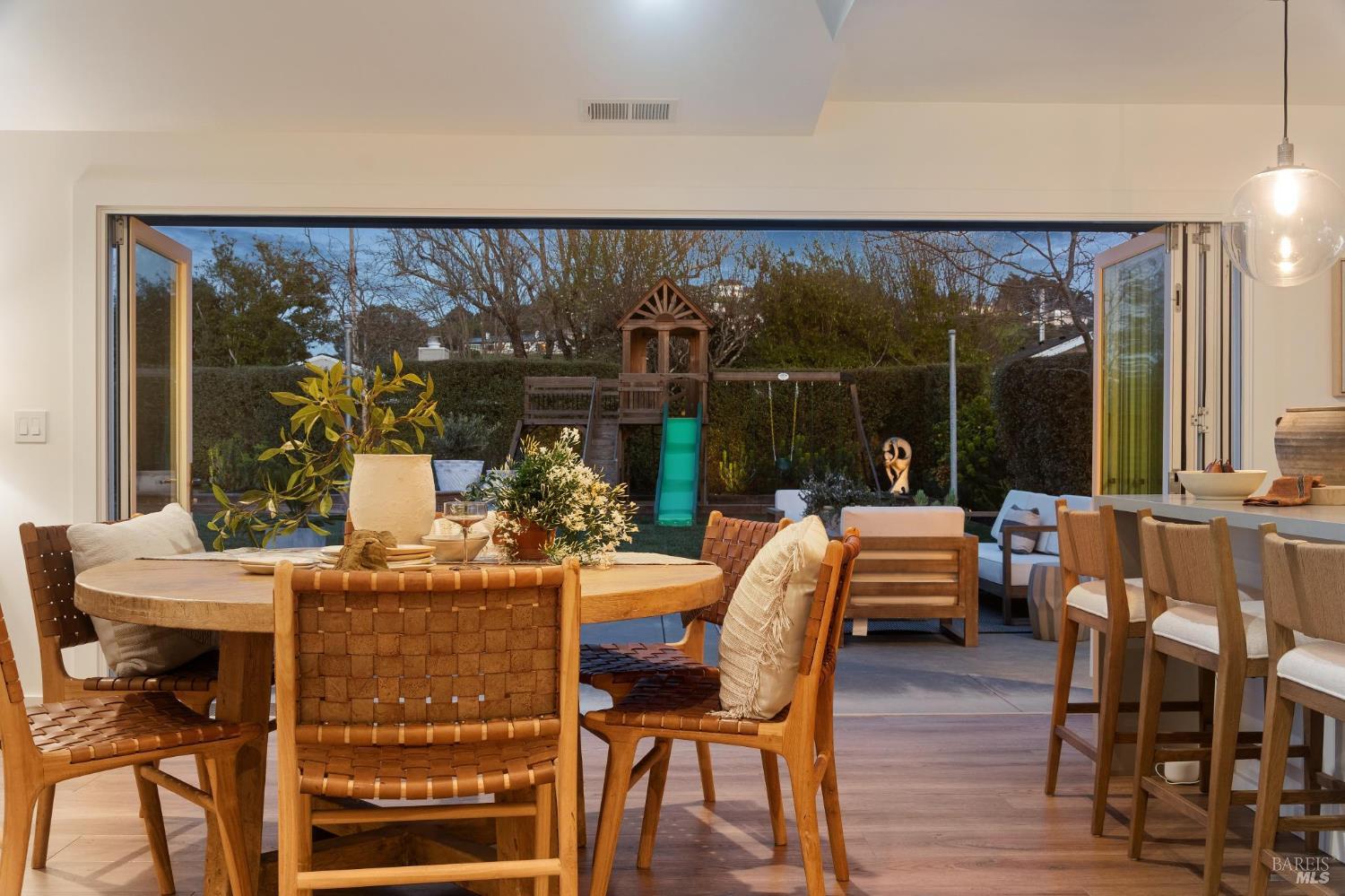 Detail Gallery Image 13 of 54 For 122 Blackfield Dr, Tiburon,  CA 94920 - 2 Beds | 2 Baths