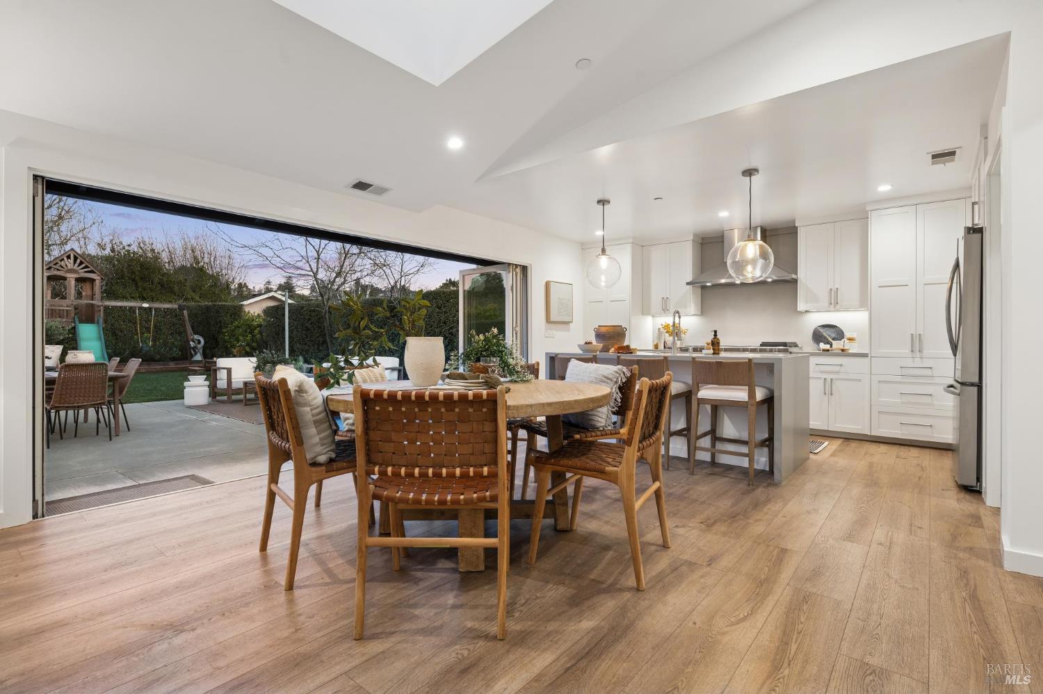 Detail Gallery Image 16 of 54 For 122 Blackfield Dr, Tiburon,  CA 94920 - 2 Beds | 2 Baths