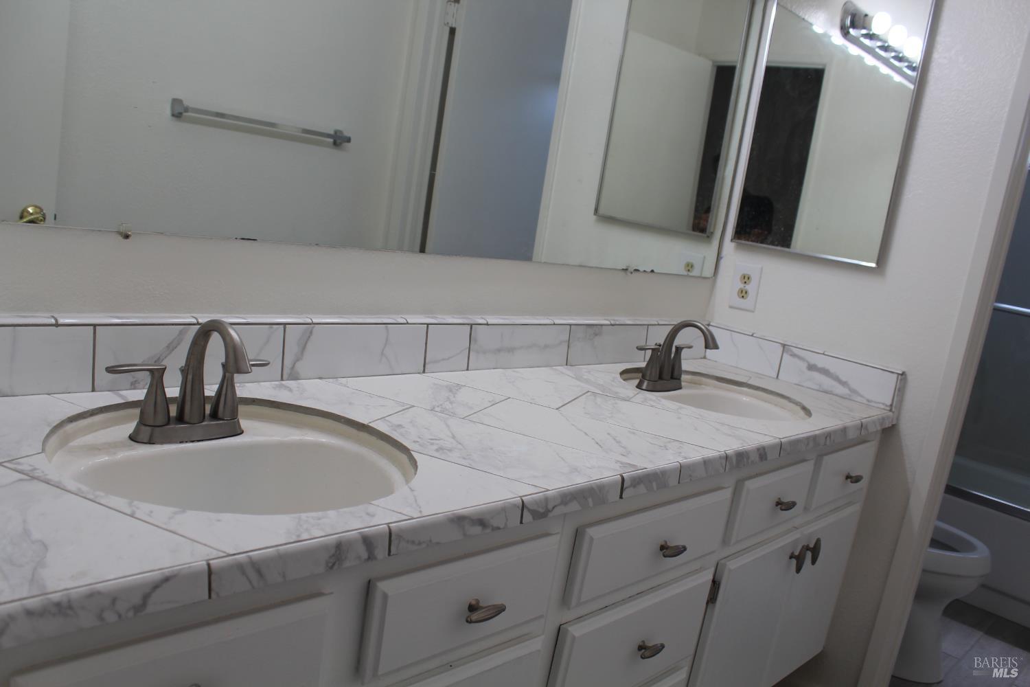 Detail Gallery Image 10 of 55 For 1031 Suffolk Way, Fairfield,  CA 94533 - 4 Beds | 2/1 Baths