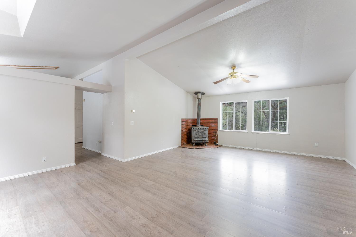 Detail Gallery Image 4 of 27 For 5751 Ridgewood Rd, Willits,  CA 95490 - 3 Beds | 2 Baths