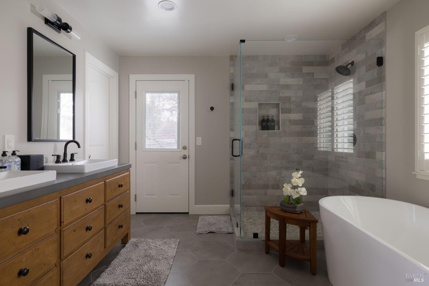 Detail Gallery Image 15 of 37 For 201 Silverado Trl, Saint Helena,  CA 94574 - 3 Beds | 3 Baths