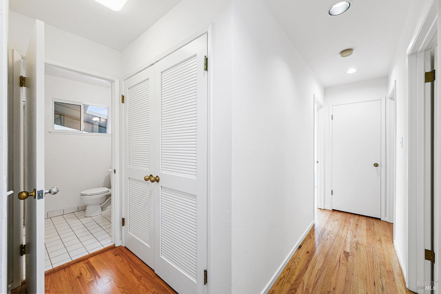 Detail Gallery Image 34 of 65 For 11 Hollyhock Ct, Mill Valley,  CA 94941 - 4 Beds | 2/1 Baths