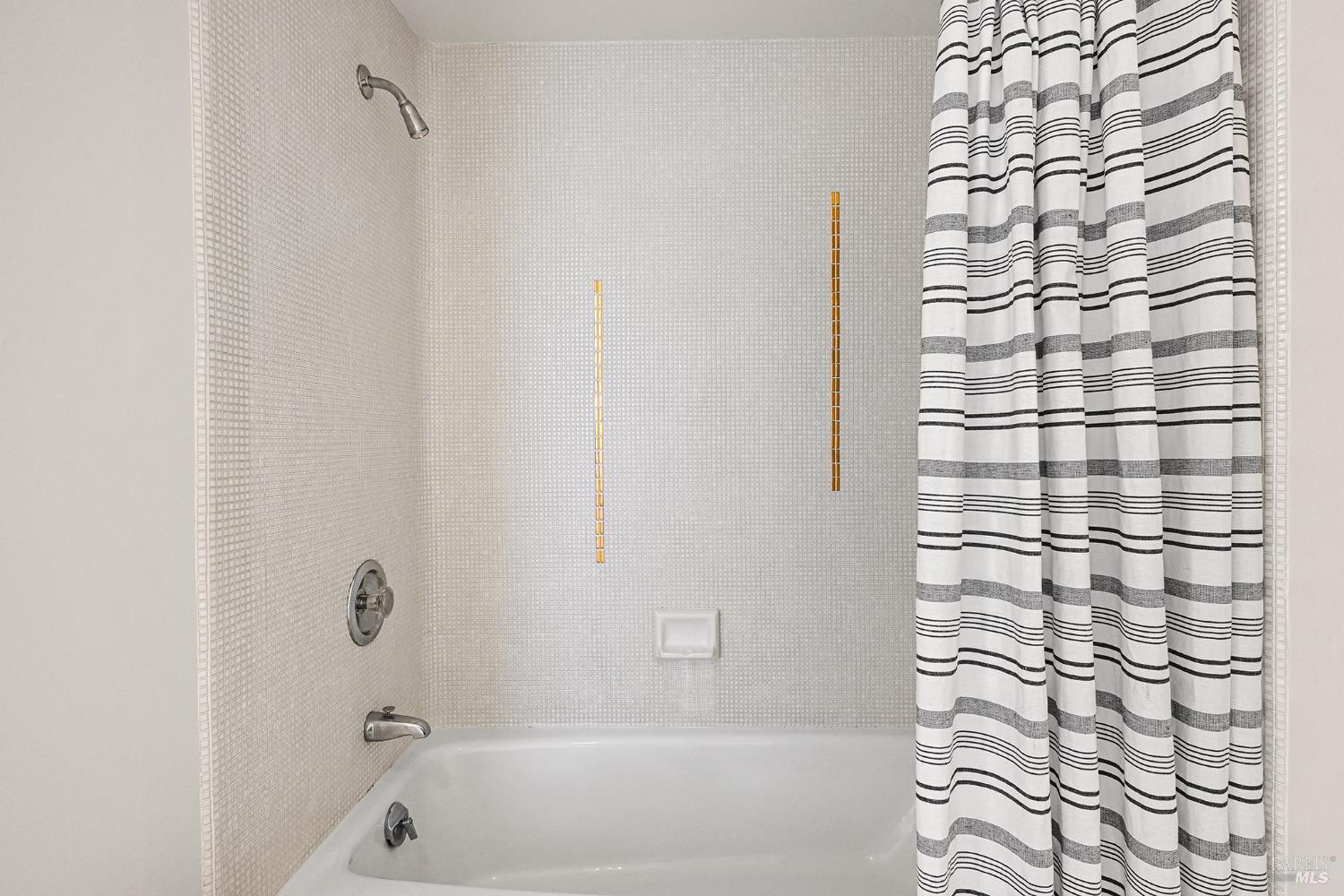 Detail Gallery Image 33 of 47 For 260 Blackfield Dr, Tiburon,  CA 94920 - 4 Beds | 2/1 Baths