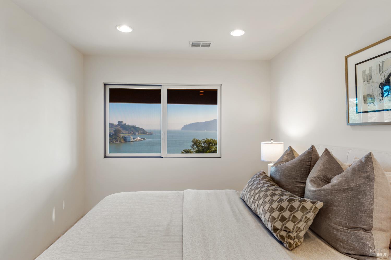 Detail Gallery Image 24 of 47 For 266 Bayview Ave, Belvedere,  CA 94920 - 5 Beds | 3/1 Baths