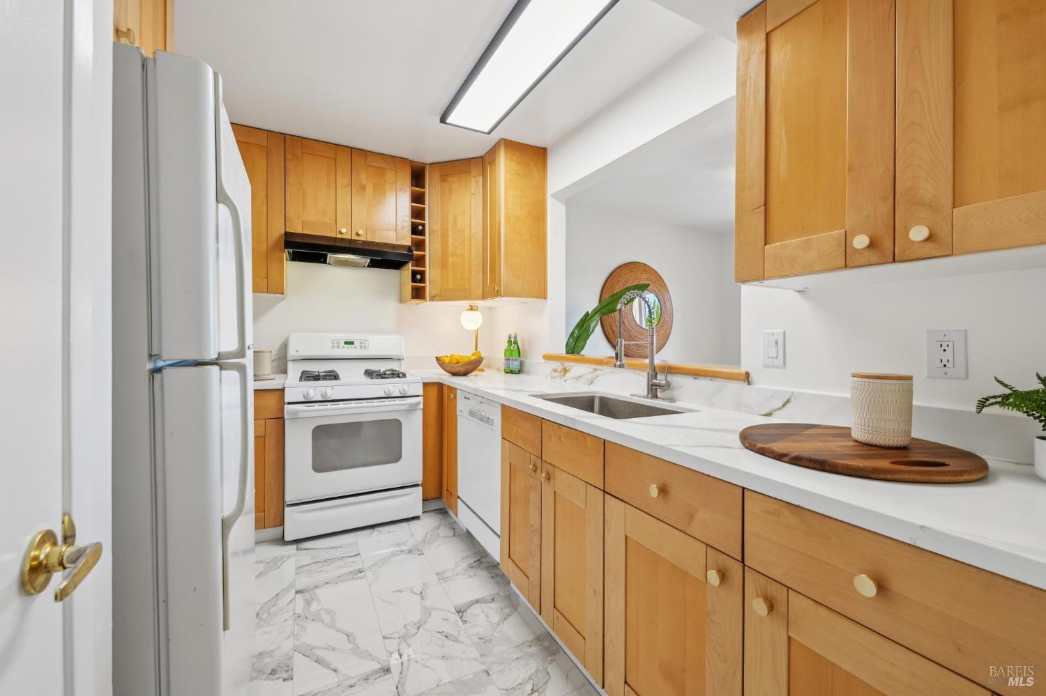 Detail Gallery Image 8 of 32 For 35 Wordsworth Ct, Mill Valley,  CA 94941 - 2 Beds | 1/1 Baths