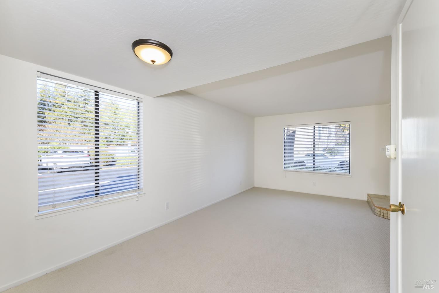 Detail Gallery Image 12 of 21 For 19 Manchester Ct, Novato,  CA 94947 - 2 Beds | 1/1 Baths