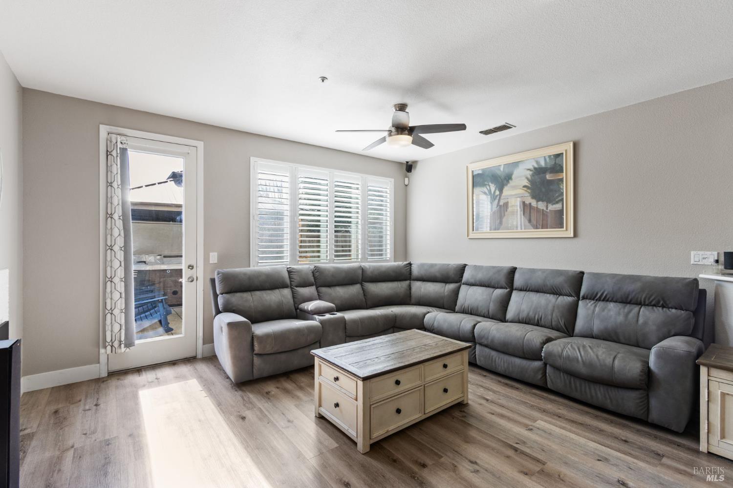 Detail Gallery Image 14 of 48 For 4413 Meadow Valley Cir, Fairfield,  CA 94534 - 4 Beds | 2 Baths