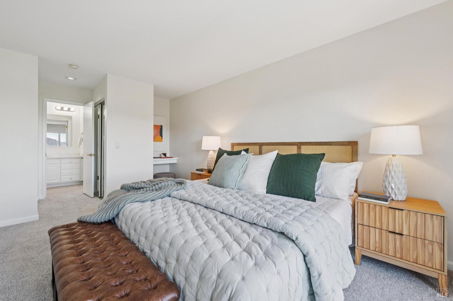 Detail Gallery Image 18 of 32 For 35 Wordsworth Ct, Mill Valley,  CA 94941 - 2 Beds | 1/1 Baths