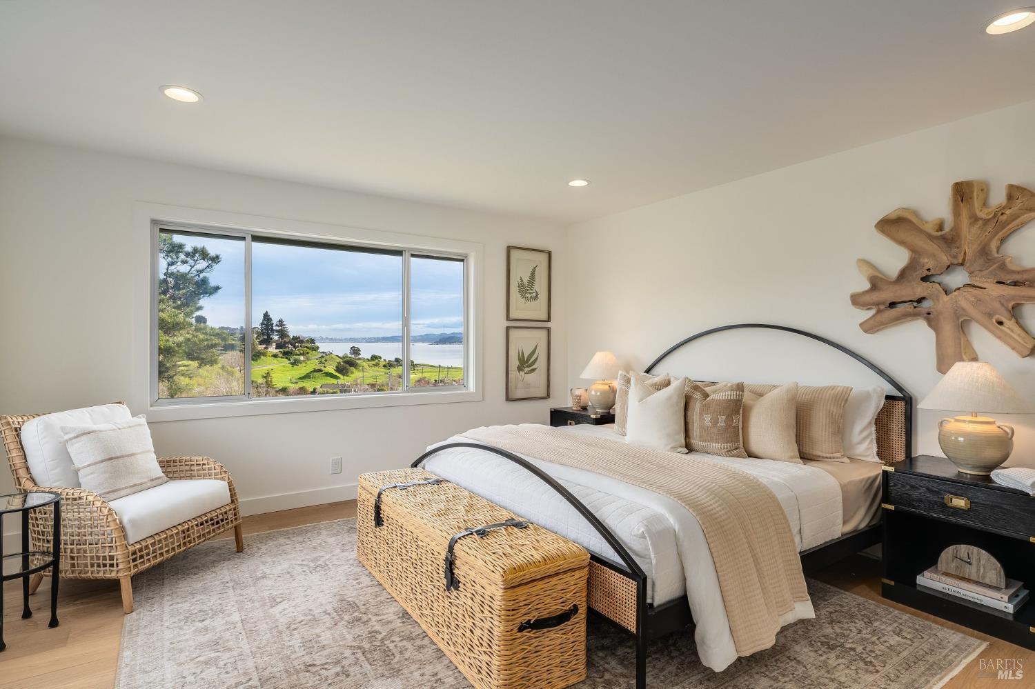 Detail Gallery Image 33 of 92 For 58 Lower North Ter, Tiburon,  CA 94920 - 5 Beds | 3/1 Baths
